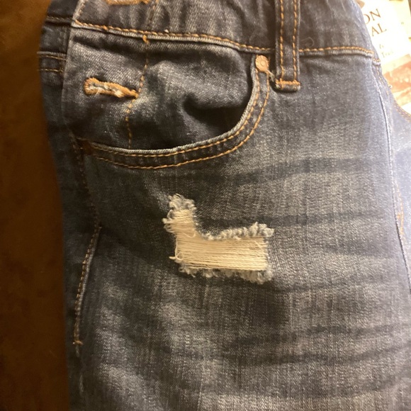 Blue Spice denim overalls. Sz 7 .Lots of pockets. Adjustable straps, rip details - Picture 10 of 13